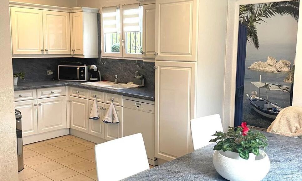 Exclusivit&eacute; Villa BERRE-LES-ALPES : Photo 6